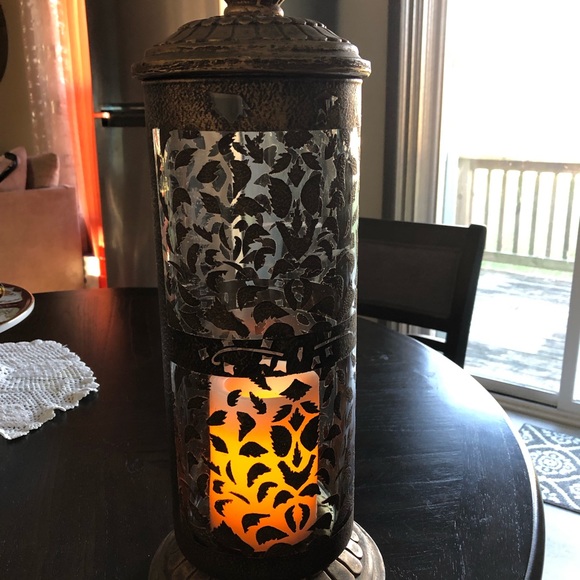 Gold vase candle holder